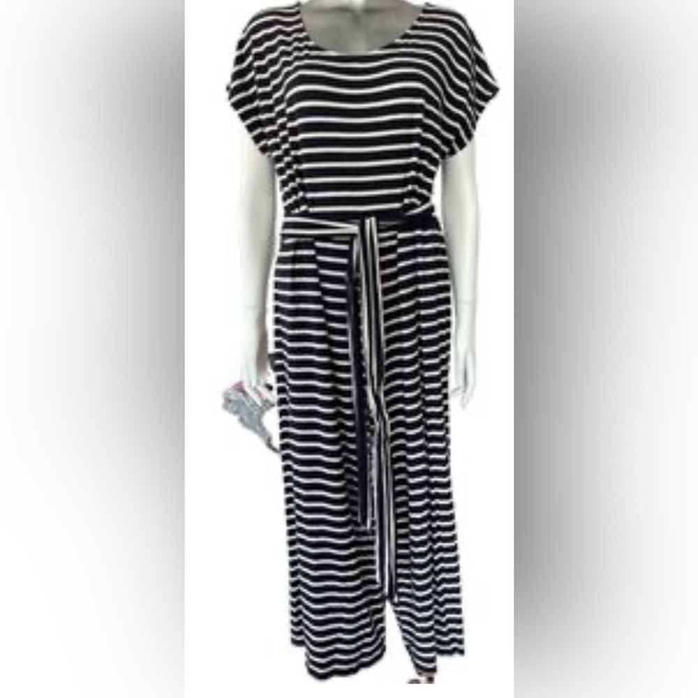 Old Navy Pants & Jumpsuits Belted Horizontal size medium black and white